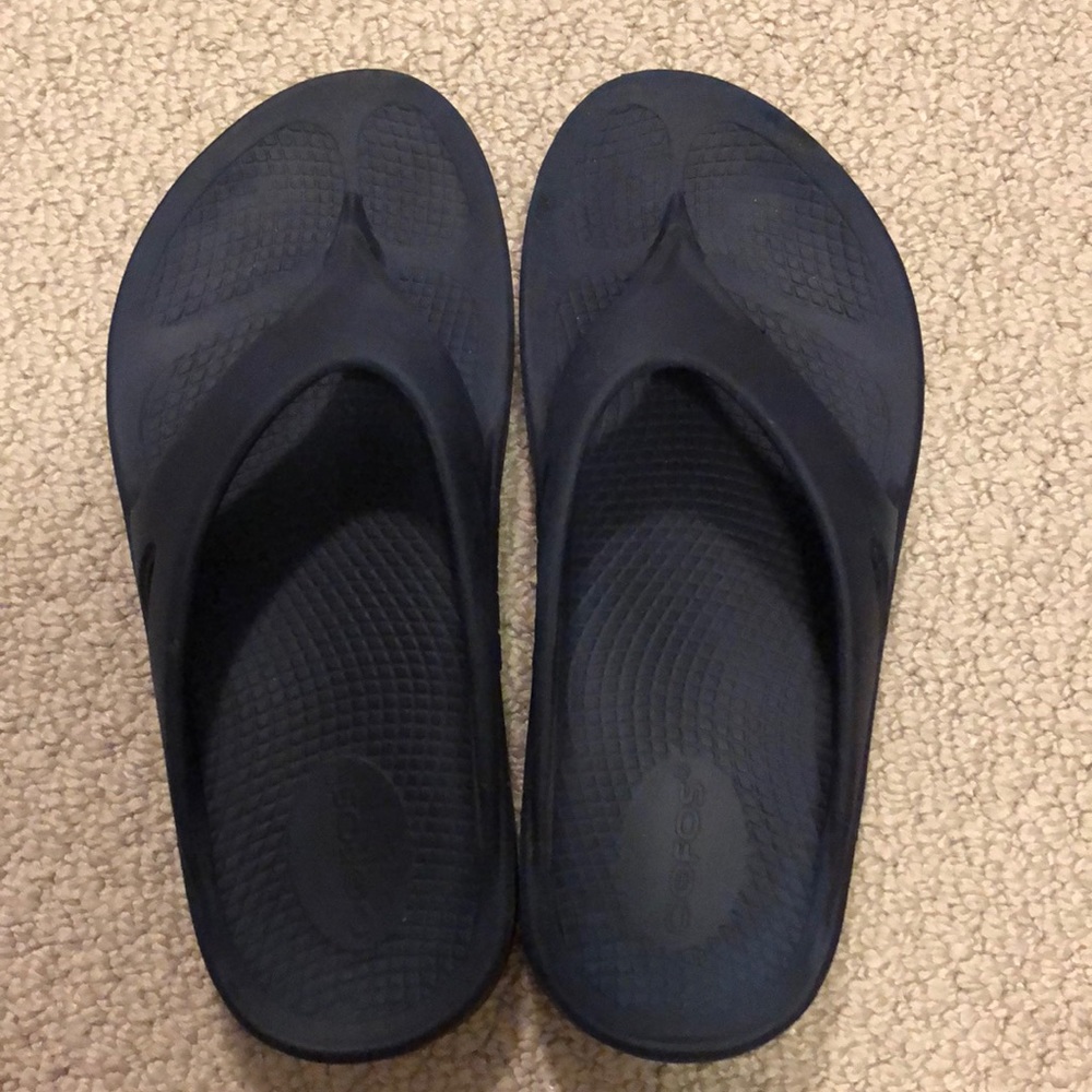 Navy Oofos sandals
